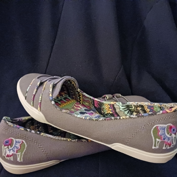 Sakroots Flats **NEW** - Picture 3 of 4